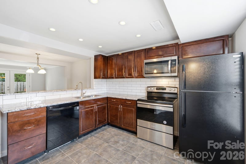 242 Water Oak Dr, Pineville, NC 28134