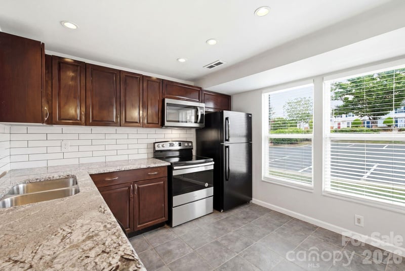 242 Water Oak Dr, Pineville, NC 28134