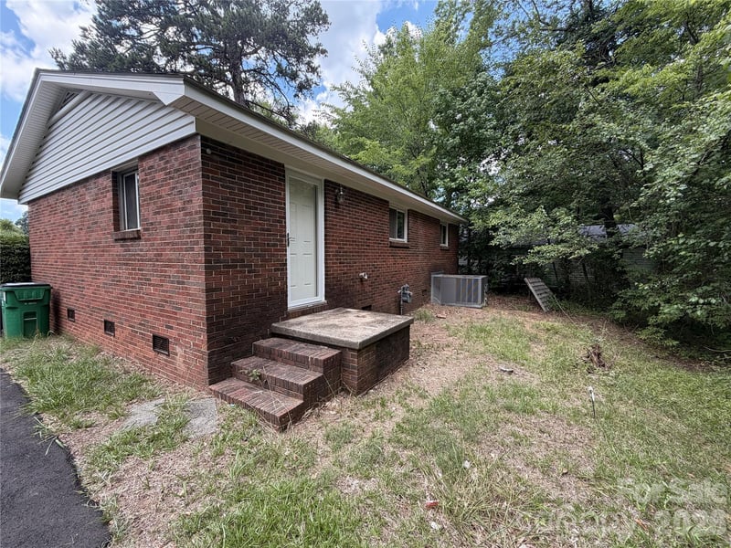 2824 Cedarhurst Dr, Charlotte, NC 28269