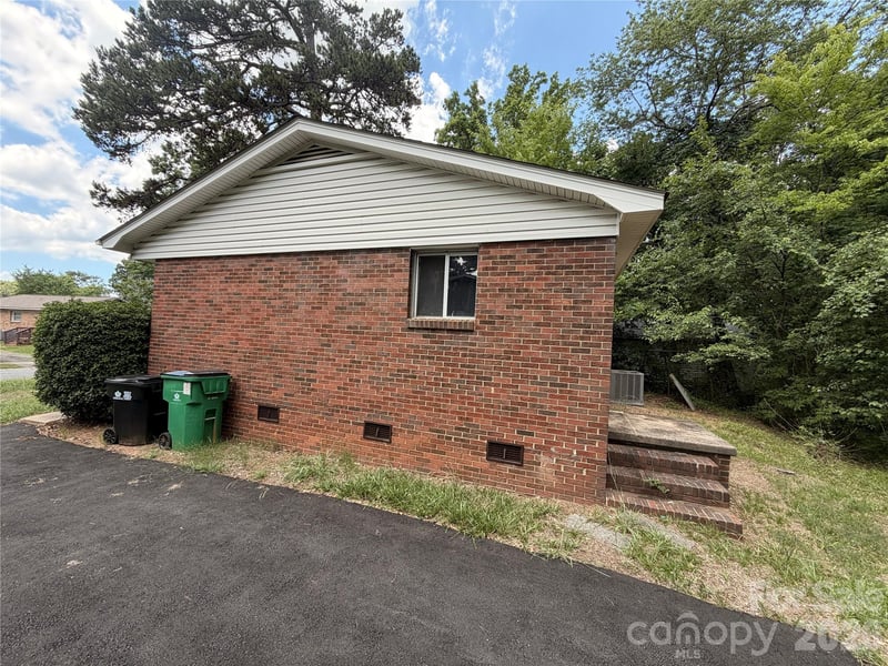 2824 Cedarhurst Dr, Charlotte, NC 28269
