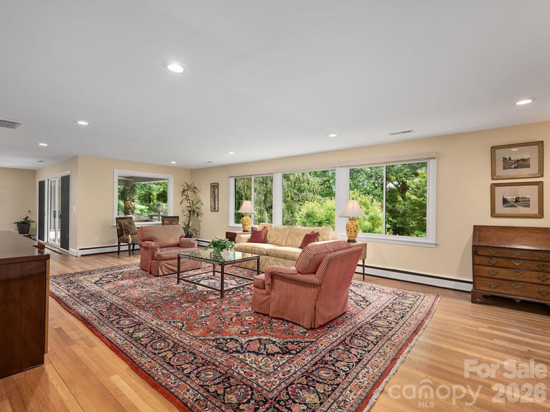 65 Cliff Dr, Laurel Park, NC 28739