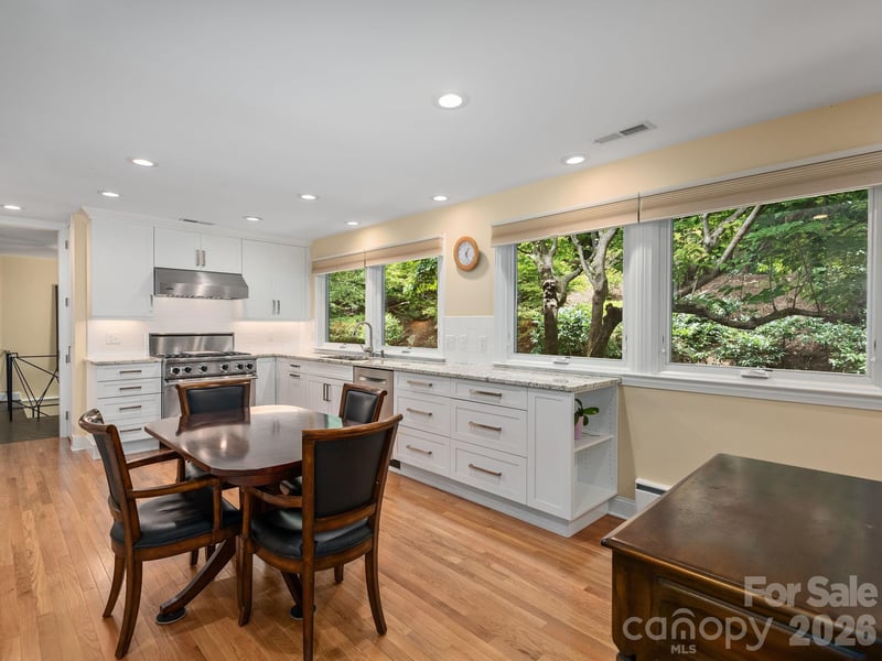 65 Cliff Dr, Laurel Park, NC 28739