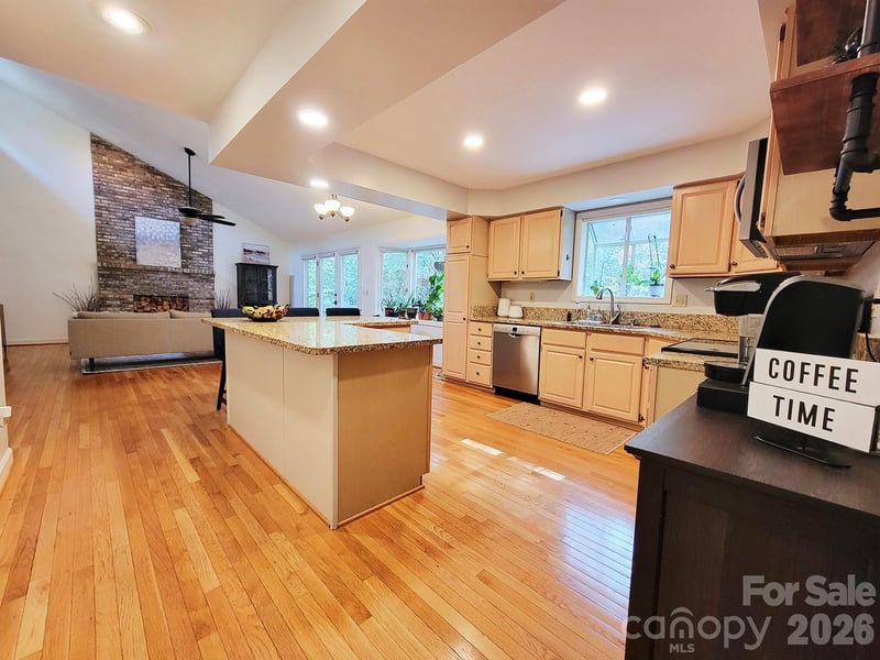 305 Sondley Dr, Asheville, NC 28805