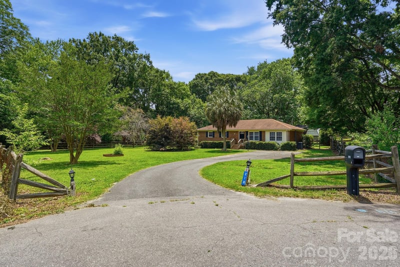 218 Drye Ln, Matthews, NC 28104