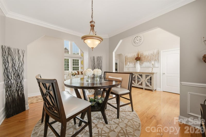 1710 30th Avenue Dr, Hickory, NC 28601