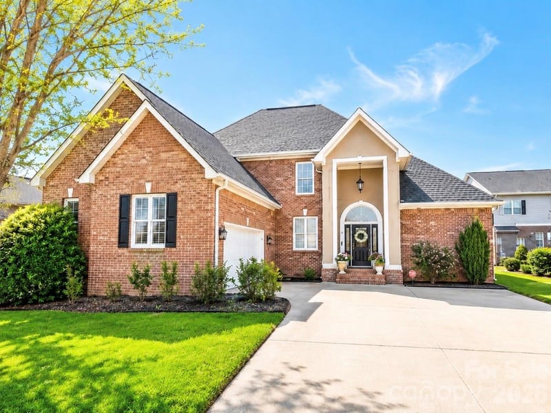 1710 30th Avenue Dr, Hickory, NC 28601