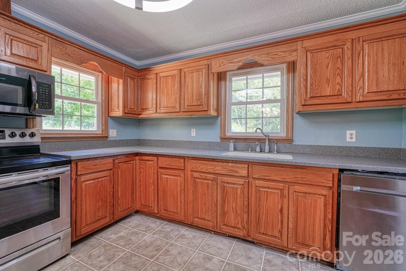 509 Brookside Camp Rd, Hendersonville, NC 28792