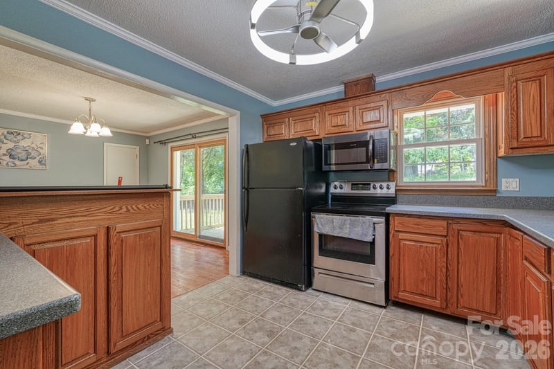 509 Brookside Camp Rd, Hendersonville, NC 28792