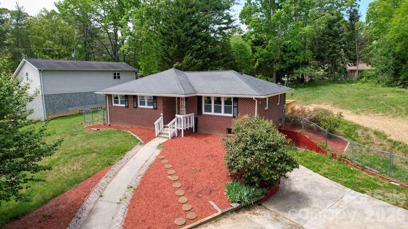 509 Brookside Camp Rd, Hendersonville, NC 28792