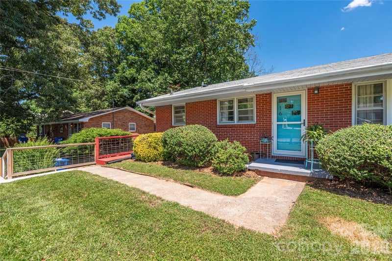 16 Oteen Church Rd, Asheville, NC 28805