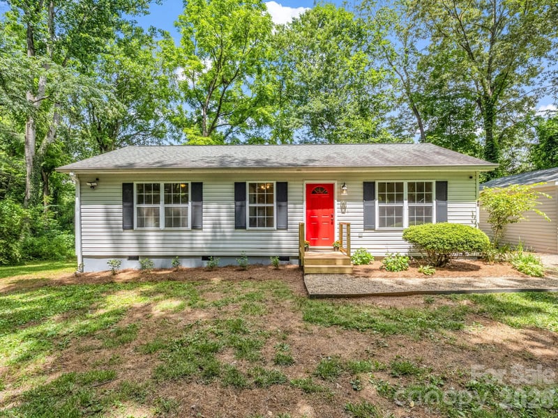 30 Lake Forest Ln, Hendersonville, NC 28739