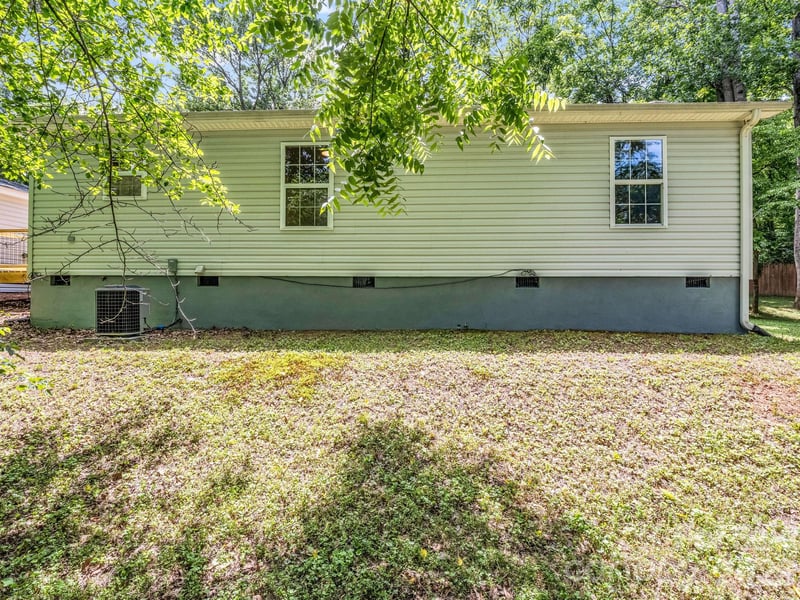 30 Lake Forest Ln, Hendersonville, NC 28739