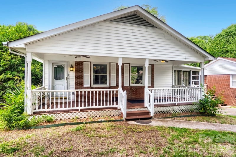221 Eden Cir, Pineville, NC 28134