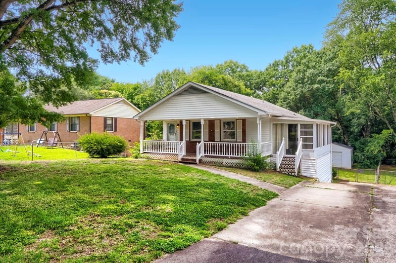 221 Eden Cir, Pineville, NC 28134
