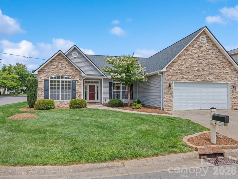 2 Thornwood Ct, Arden, NC 28704