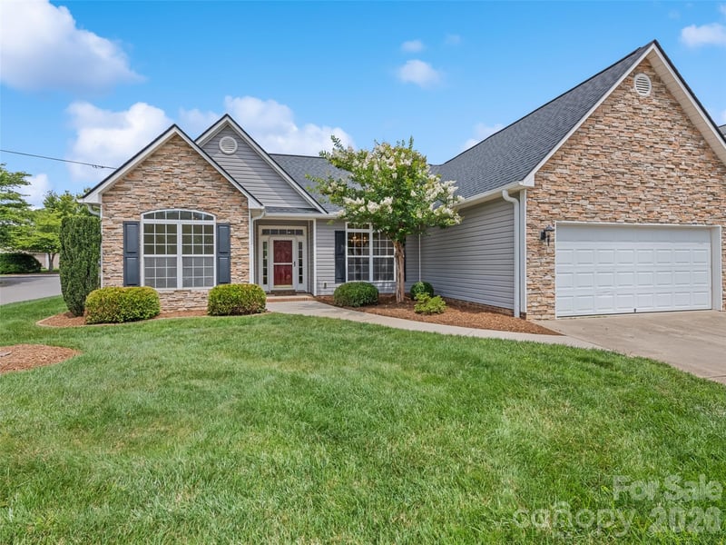 2 Thornwood Ct, Arden, NC 28704