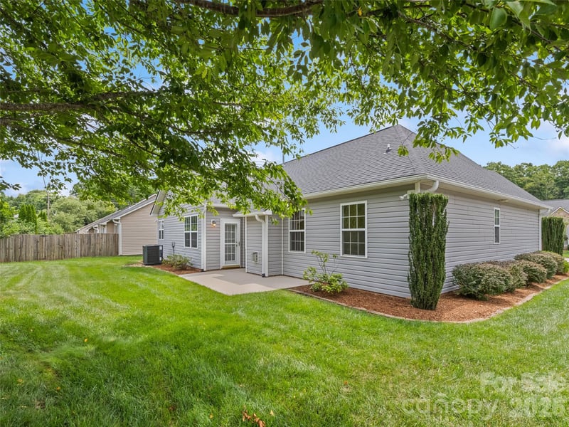 2 Thornwood Ct, Arden, NC 28704