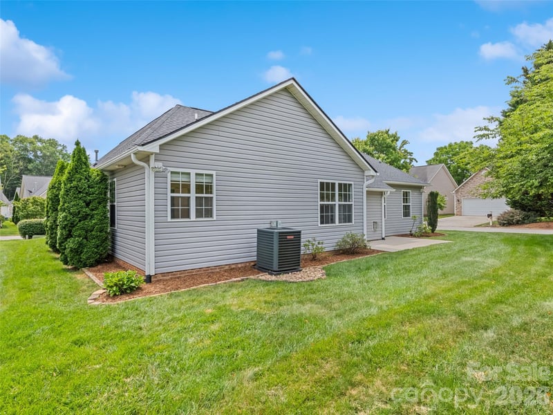 2 Thornwood Ct, Arden, NC 28704
