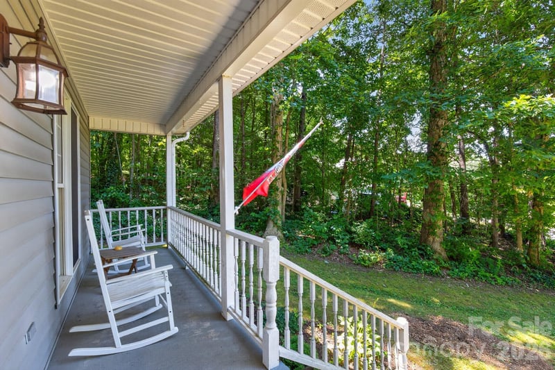 163 Canaan Dr, Candler, NC 28715