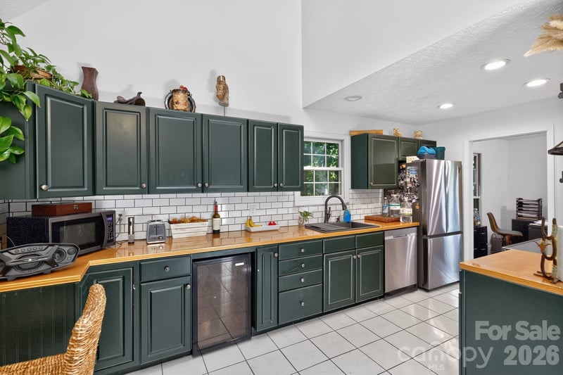 163 Canaan Dr, Candler, NC 28715