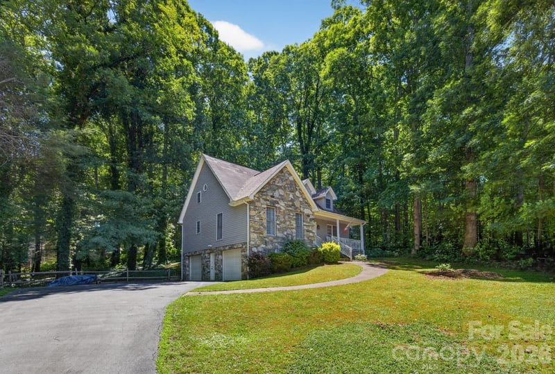 163 Canaan Dr, Candler, NC 28715