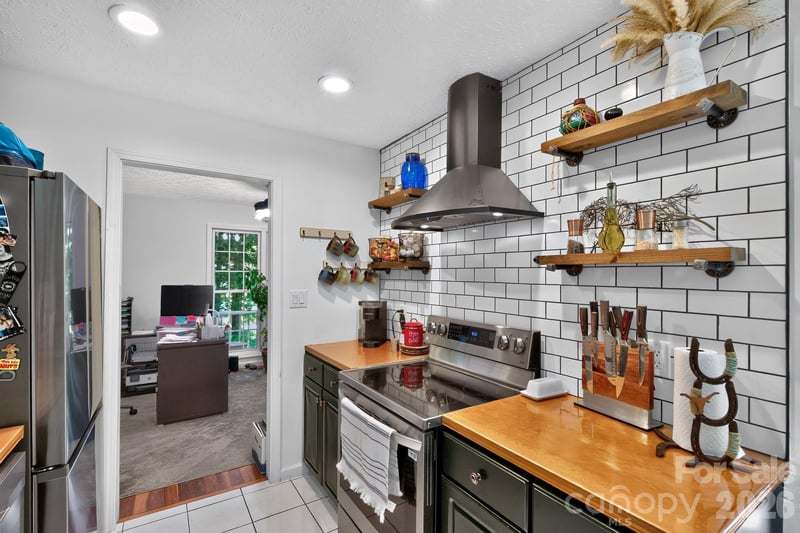 163 Canaan Dr, Candler, NC 28715