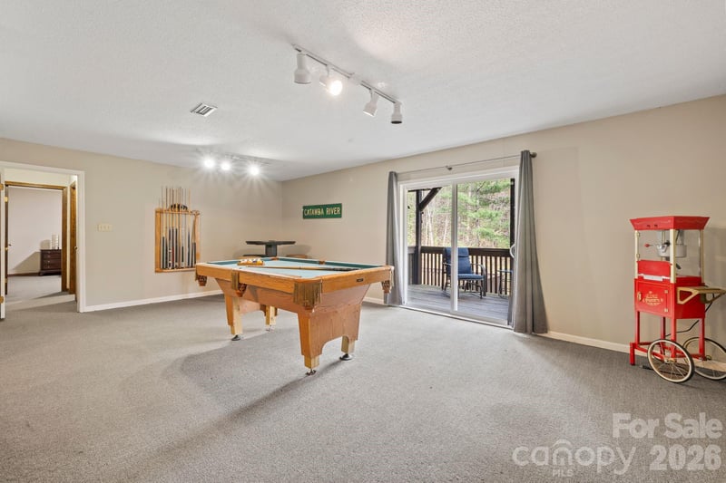 350 21st Avenue Dr, Hickory, NC 28601