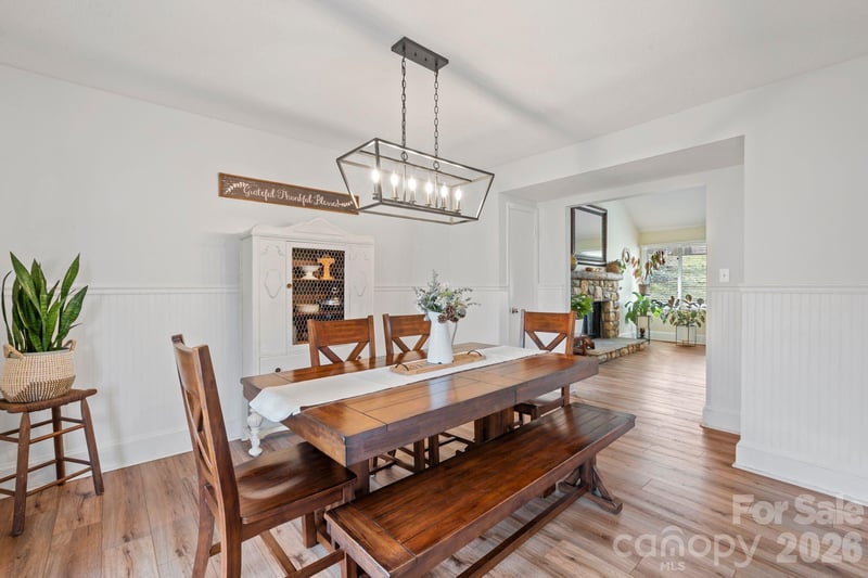 350 21st Avenue Dr, Hickory, NC 28601