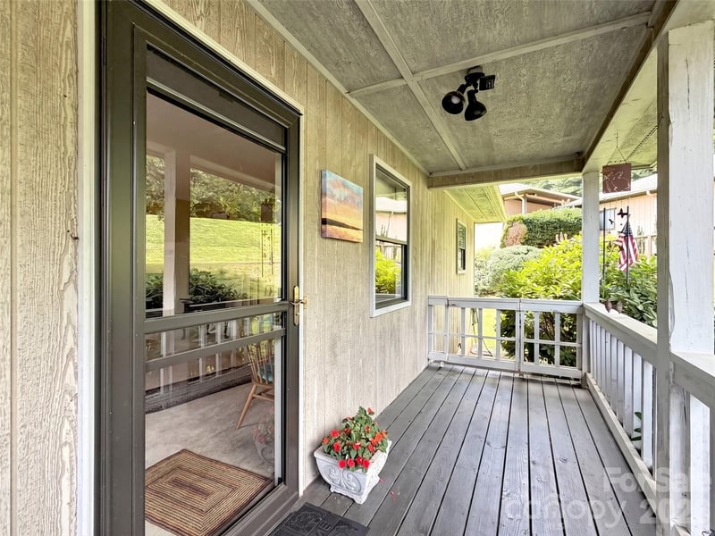 35 Talon Ct, Waynesville, NC 28786