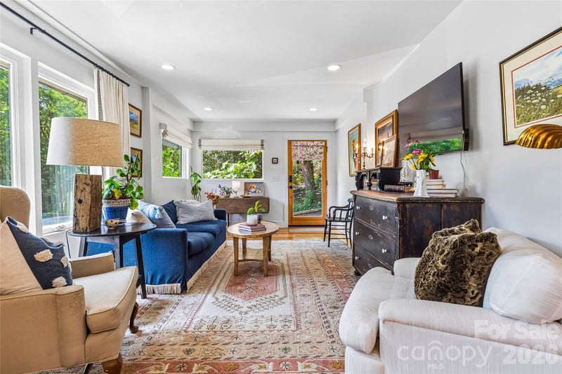 9 Bramlett Ct, Asheville, NC 28806