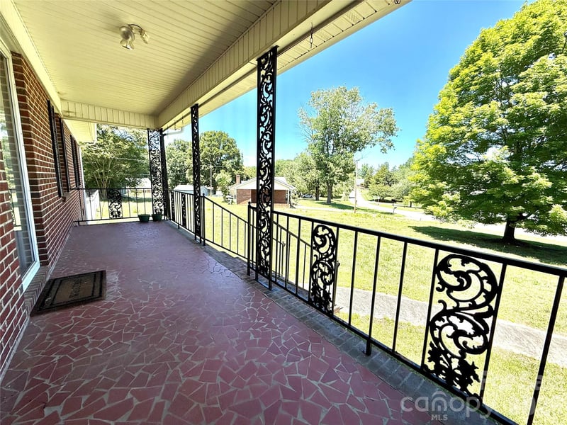 1106 Laurel Woods Dr, Gastonia, NC 28052