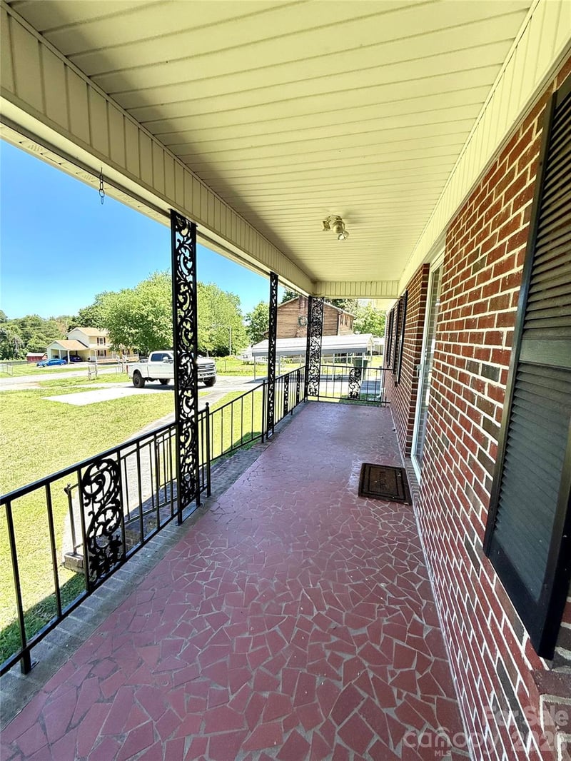 1106 Laurel Woods Dr, Gastonia, NC 28052