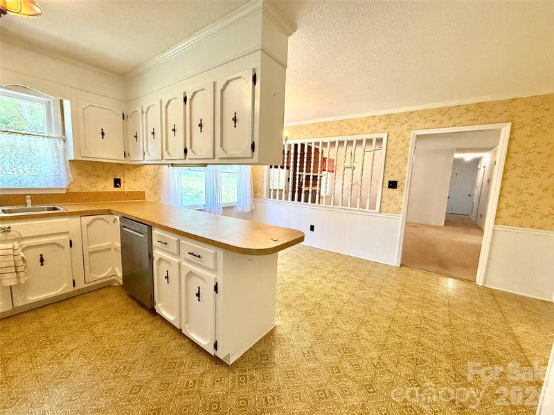 1106 Laurel Woods Dr, Gastonia, NC 28052