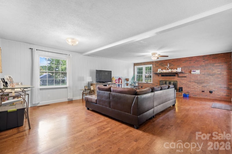 227 27th St, Newton, NC 28658