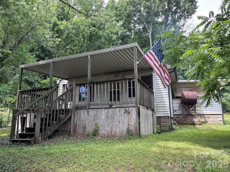 402 Sharon Rd, Fairview, NC 28730