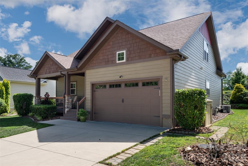 17 Asher Ln, Arden, NC 28704