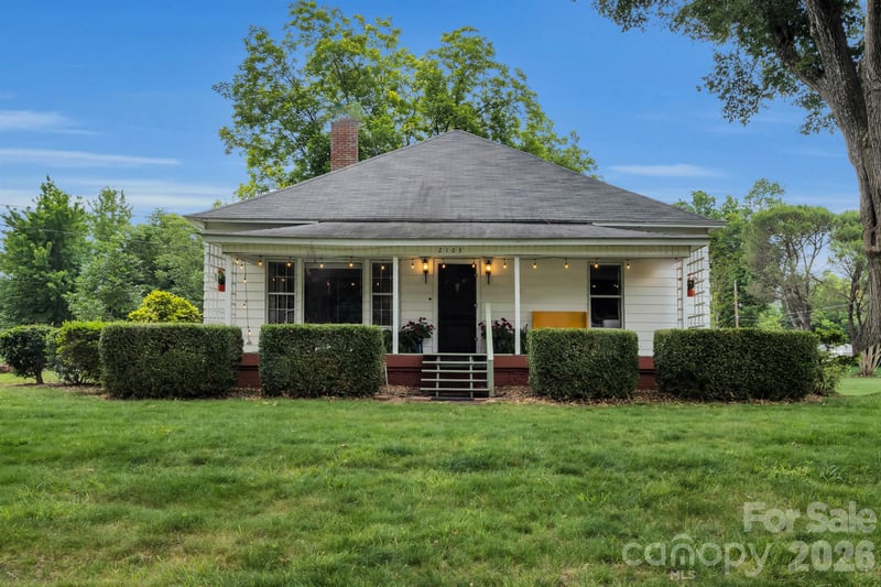 2103 Thomas Ave, Newton, NC 28658