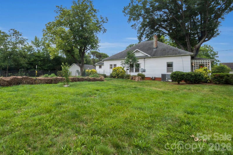 2103 Thomas Ave, Newton, NC 28658