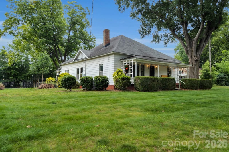 2103 Thomas Ave, Newton, NC 28658