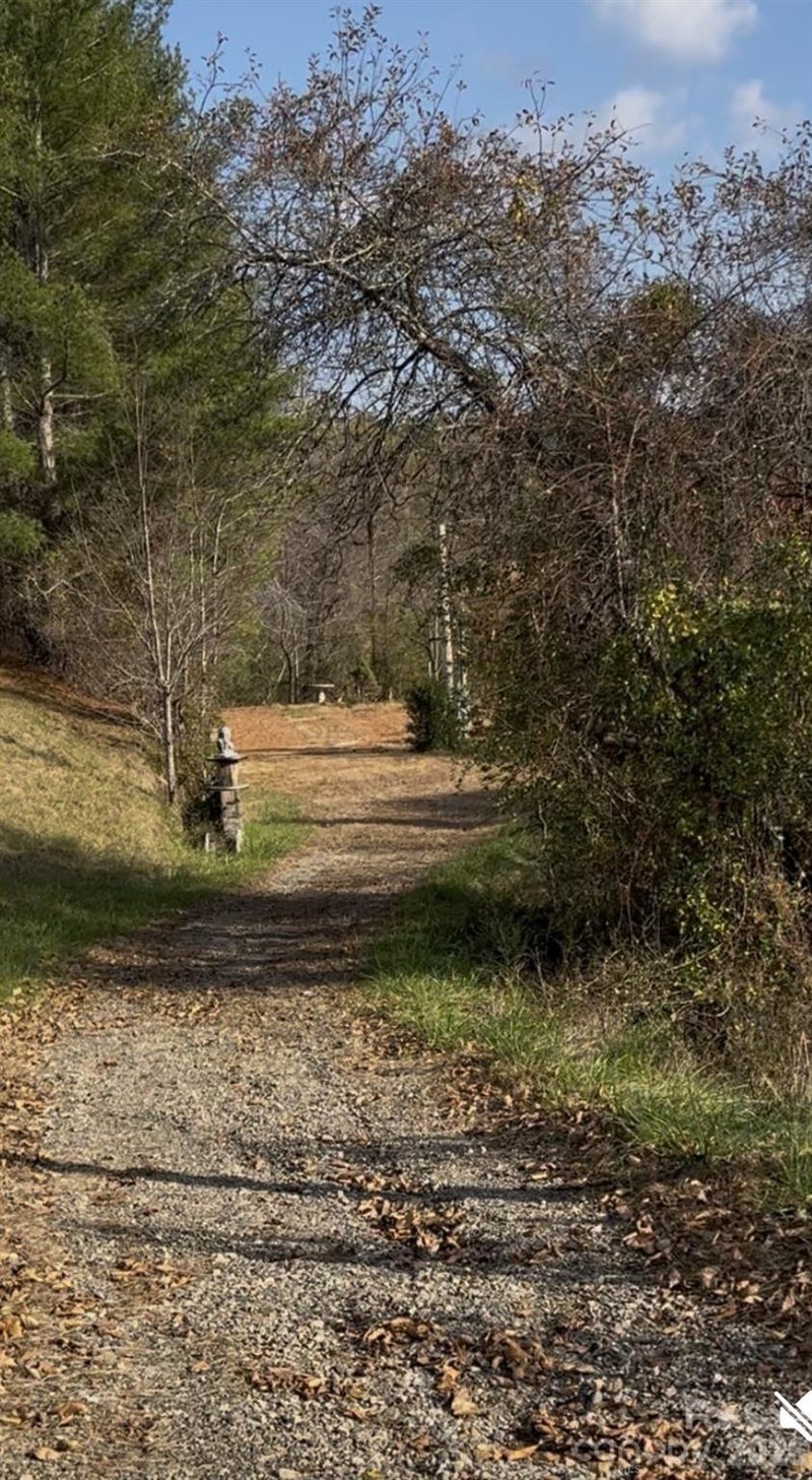 11 New Home Rd, Marshall, NC 28753