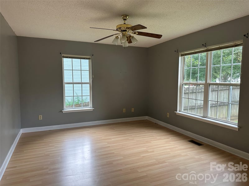 827 9th St, Newton, NC 28658