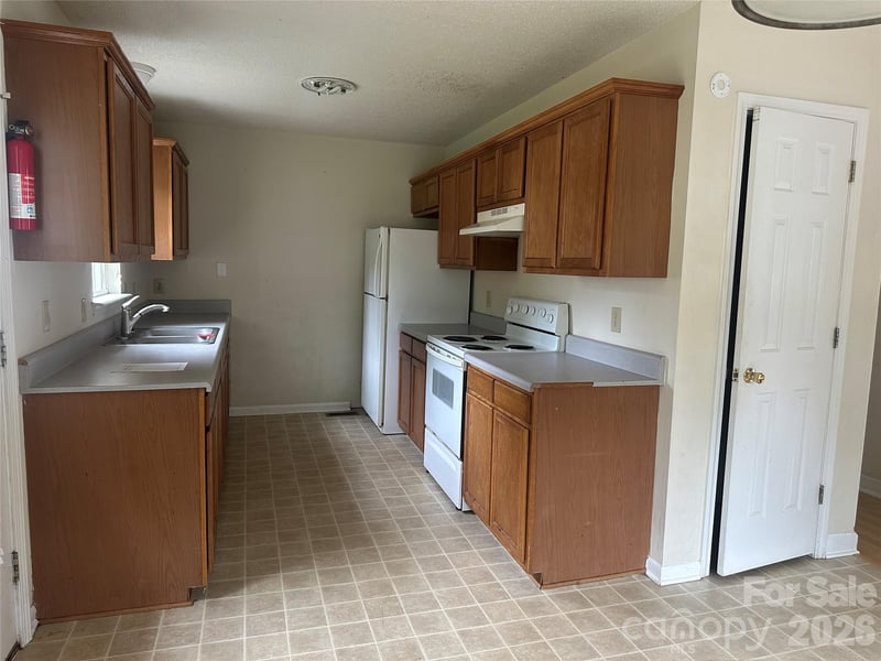 827 9th St, Newton, NC 28658