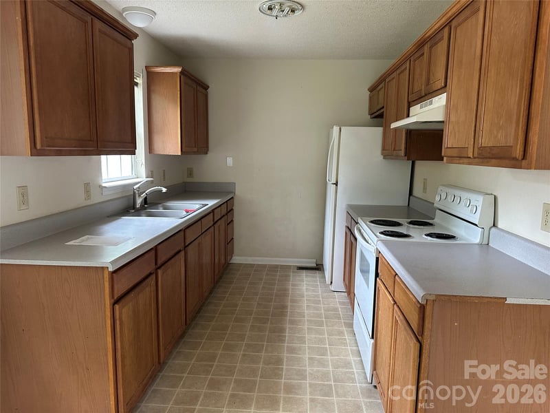 827 9th St, Newton, NC 28658