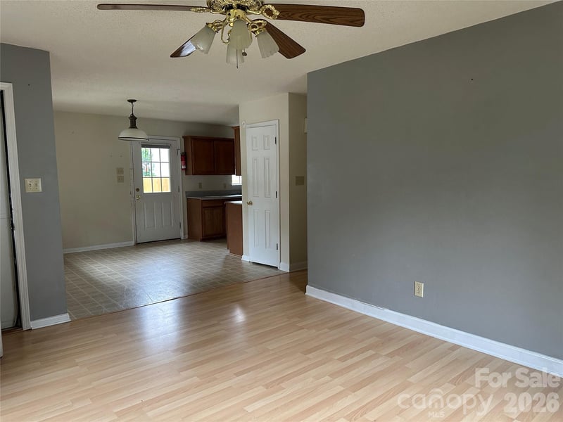 827 9th St, Newton, NC 28658