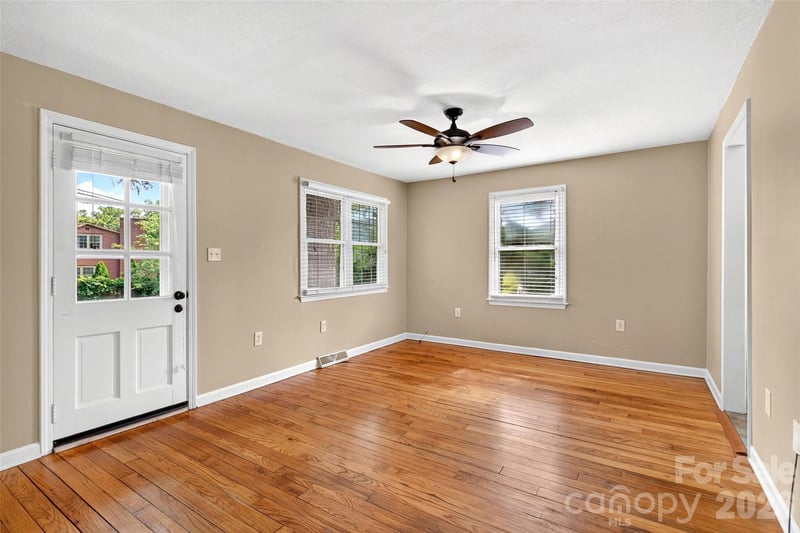 469 Kenilworth Rd, Asheville, NC 28805