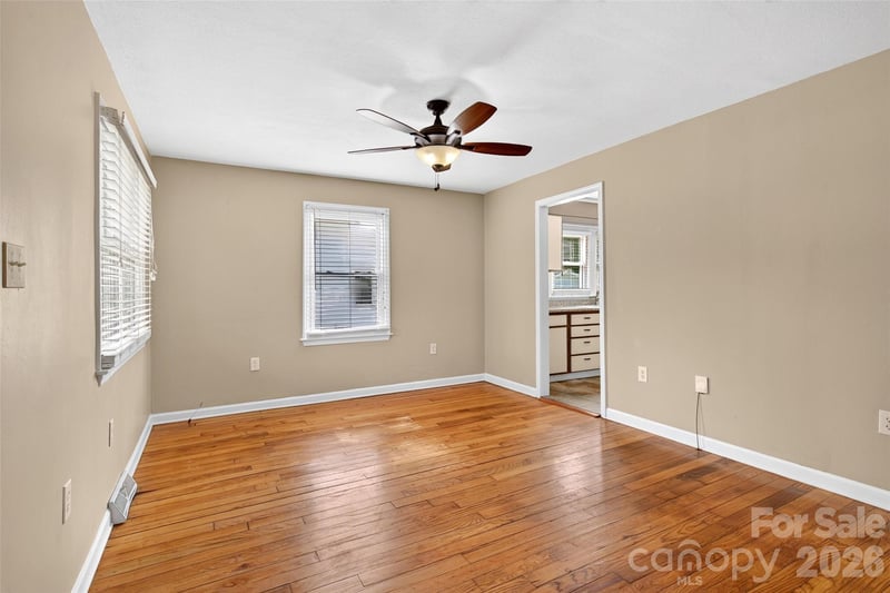 469 Kenilworth Rd, Asheville, NC 28805