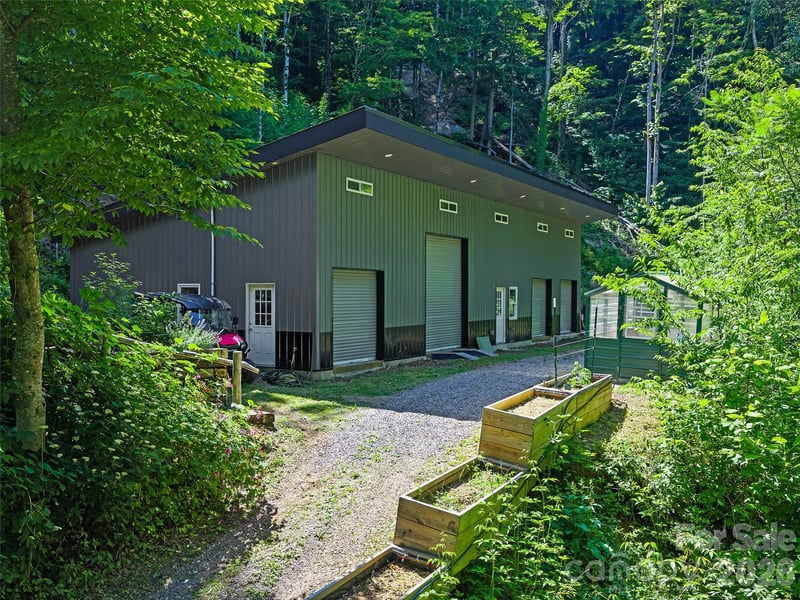 311 Old Sawmill Rd, Burnsville, NC 28714