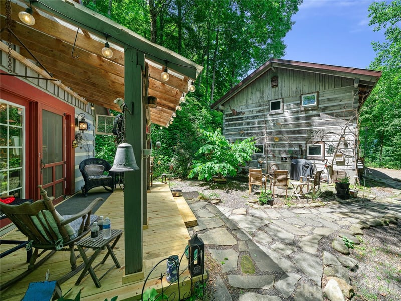 311 Old Sawmill Rd, Burnsville, NC 28714