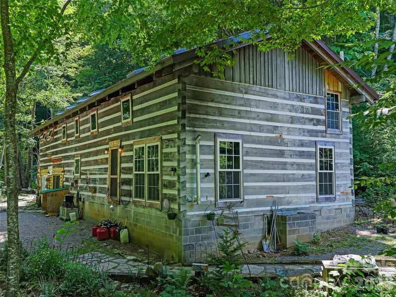 311 Old Sawmill Rd, Burnsville, NC 28714