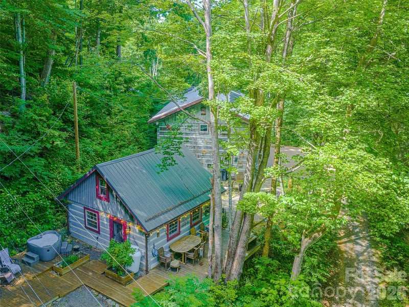311 Old Sawmill Rd, Burnsville, NC 28714